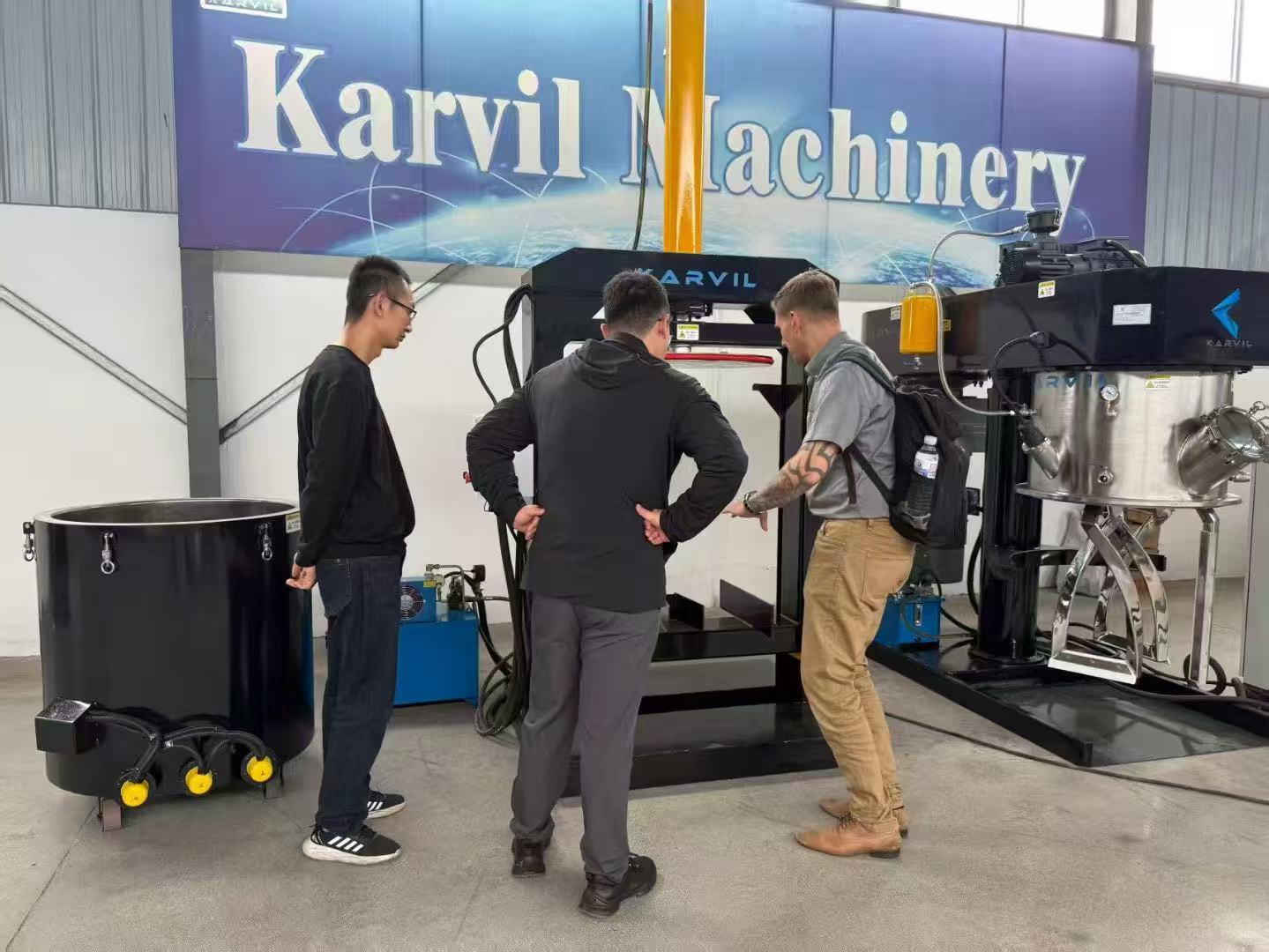 Grande nouvelle ! Le client britannique ADORE nos mélangeurs et notre usine Sigma !